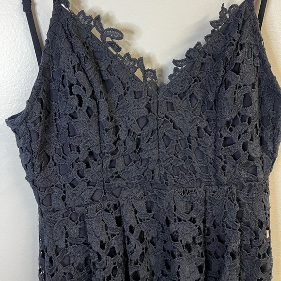 ASTR the label size xs navy blue lace midi dress fancy - Picture 5 of 9